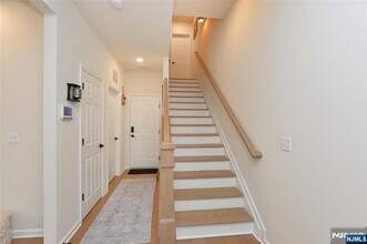 60 Litchfield Ln in Fair Lawn, NJ - Building Photo - Building Photo