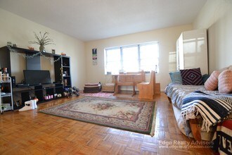 132 Lake Shore Rd, Unit 2 in Boston, MA - Building Photo - Building Photo