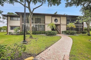 9369 S Belfort Cir, Unit 114 in Tamarac, FL - Building Photo
