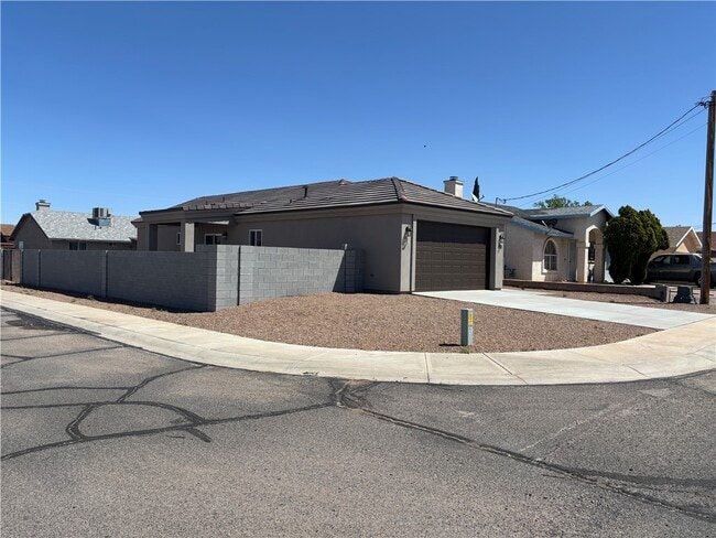 2601 Chambers Ave in Kingman, AZ - Building Photo - Building Photo