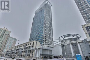 36 Lee Centre Dr in Toronto, ON - Building Photo