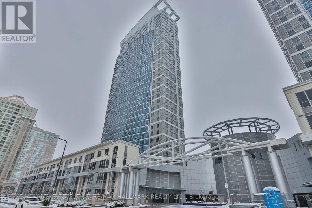 36 Lee Centre Dr in Toronto, ON - Building Photo