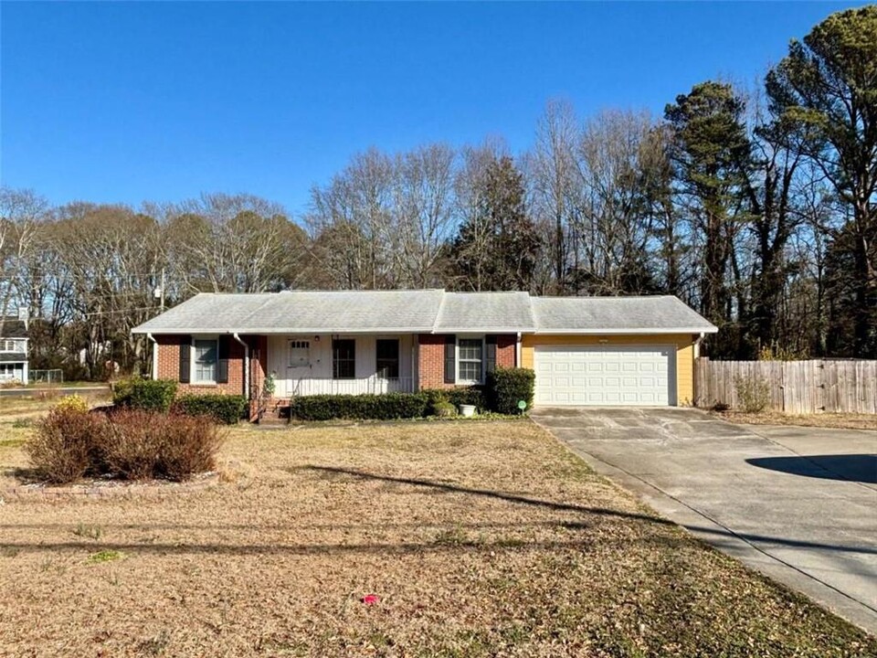 87 Grayson New Hope Rd in Grayson, GA - Building Photo