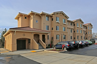 McAuley Meadows in Auburn, CA - Foto de edificio - Building Photo