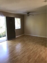 Villa Flores Apartments in Santa Barbara, CA - Foto de edificio - Building Photo