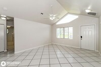 517 SW 25th Ln in Cape Coral, FL - Foto de edificio - Building Photo