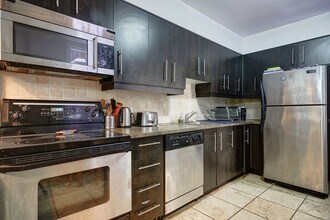 4092 De Bullion Rue in Montréal, QC - Building Photo - Building Photo