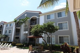 6801 SW 44th St, Unit 202 in Miami, FL - Building Photo - Building Photo