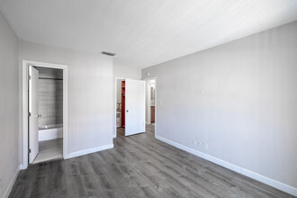 Pompano Harbor Apartments in Pompano Beach, FL - Building Photo - Interior Photo