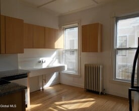 8 5th Ave in Saratoga Springs, NY - Building Photo - Building Photo