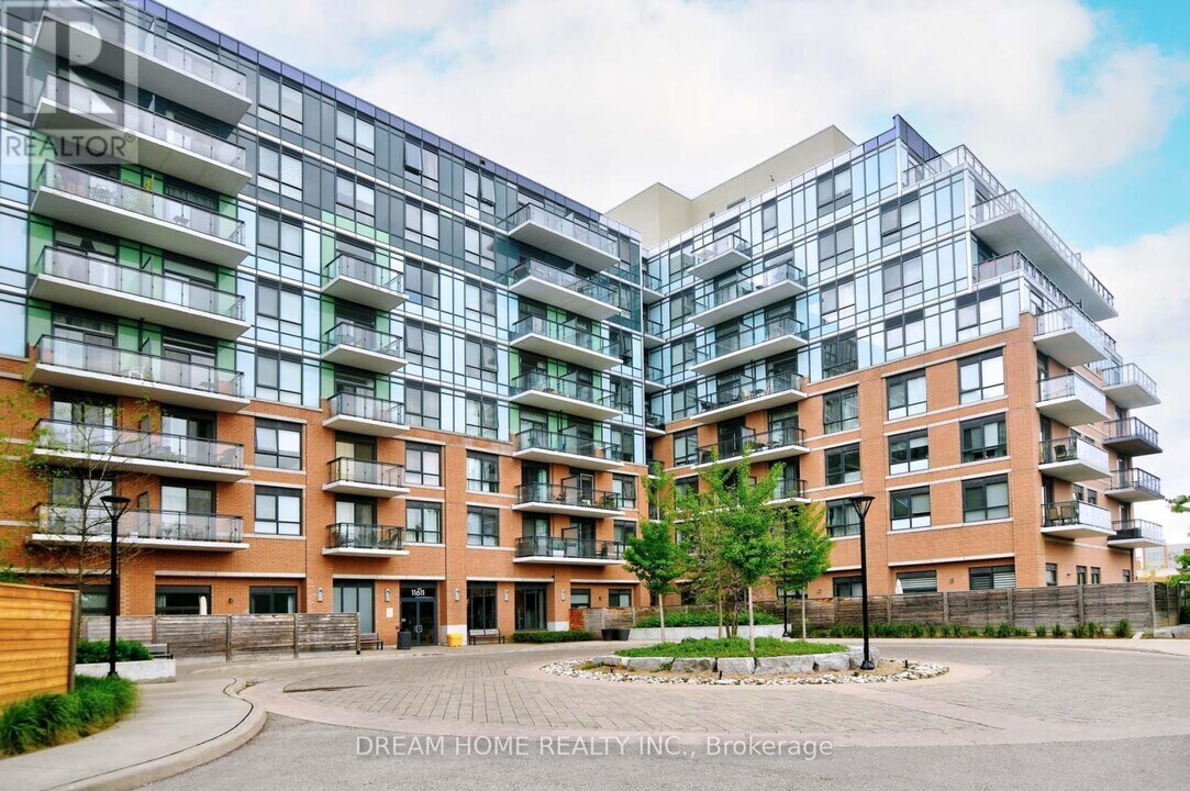 11611-11611 Yonge St in Richmond Hill, ON - Building Photo