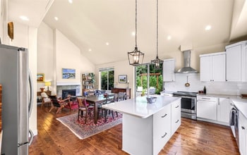 697 Chuckanut Dr N in Bellingham, WA - Foto de edificio - Building Photo