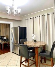 2428 Casmere St, Unit Apartment 1 in Hamtramck, MI - Foto de edificio - Building Photo