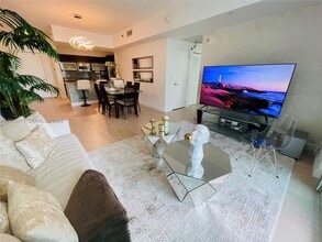 950 Brickell Bay Dr in Miami, FL - Building Photo - Building Photo