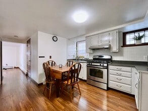 196 6th St in Jersey City, NJ - Building Photo - Building Photo