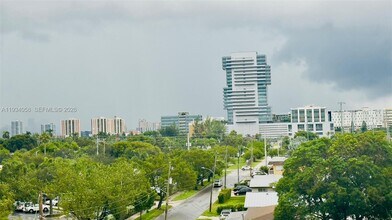 329 SE 3rd St in Hallandale Beach, FL - Building Photo - Building Photo