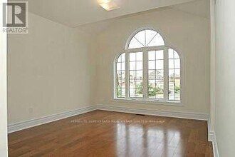 1379 Norenko Ct in Mississauga, ON - Building Photo - Building Photo