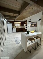 902 F St in Davis, CA - Building Photo