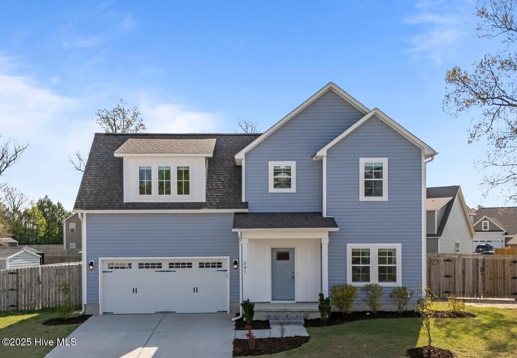201 Broadleaf Dr in Jacksonville, NC - Building Photo