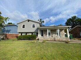 3914 Baymeadow Dr in Louisville, KY - Building Photo