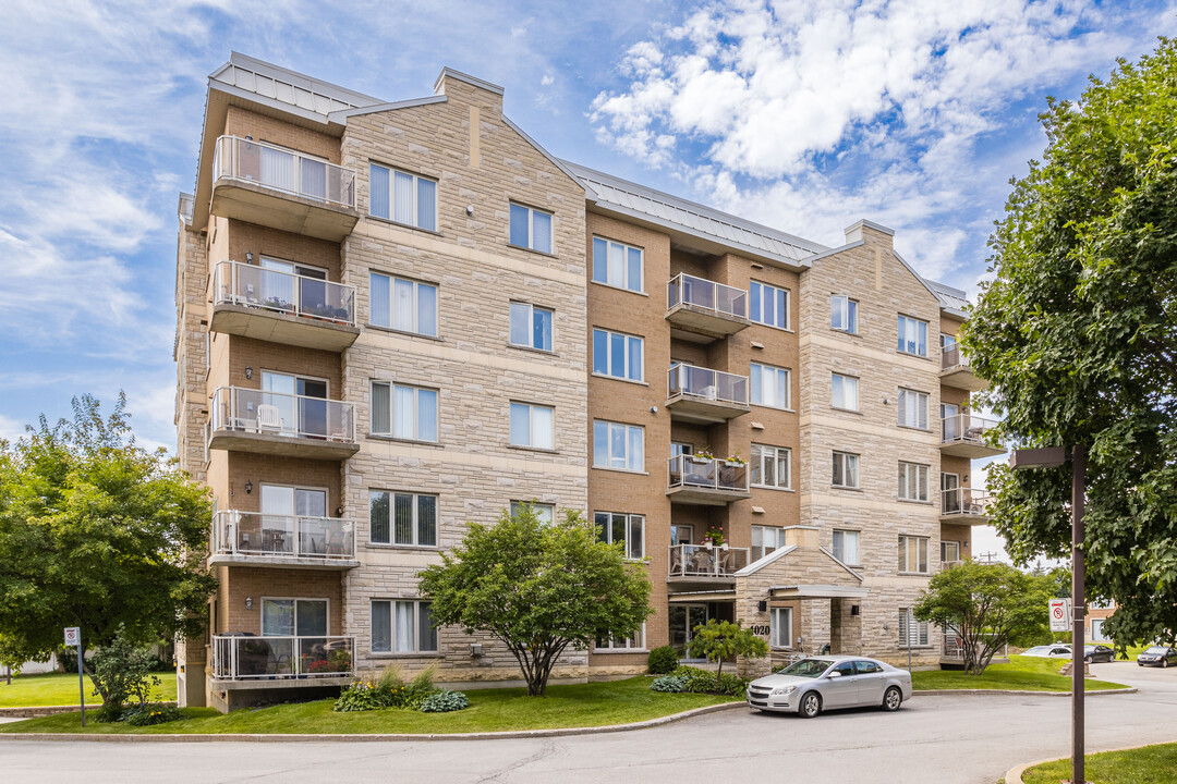 4020 Des Sources Boul in Dollard-des-Ormeaux, QC - Building Photo