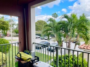 7912 Sonoma Springs Cir in Greenacres, FL - Building Photo - Building Photo