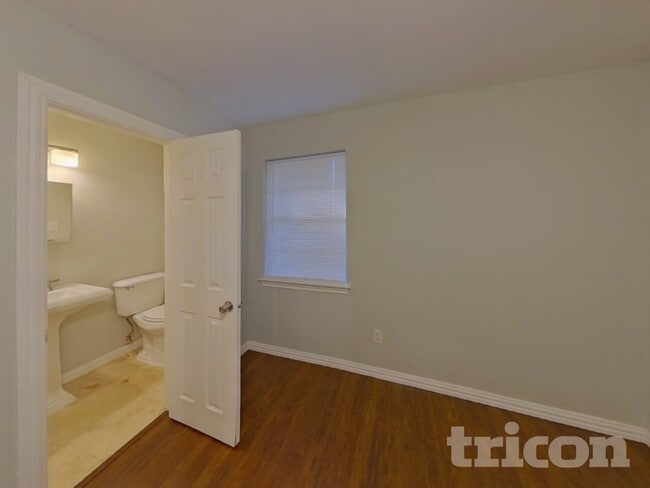 126 Tharp St in Arlington, TX - Building Photo - Building Photo