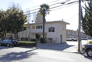 Amador Royale in Hayward, CA - Building Photo