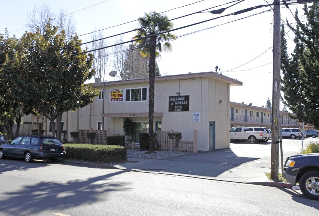 Amador Royale in Hayward, CA - Building Photo
