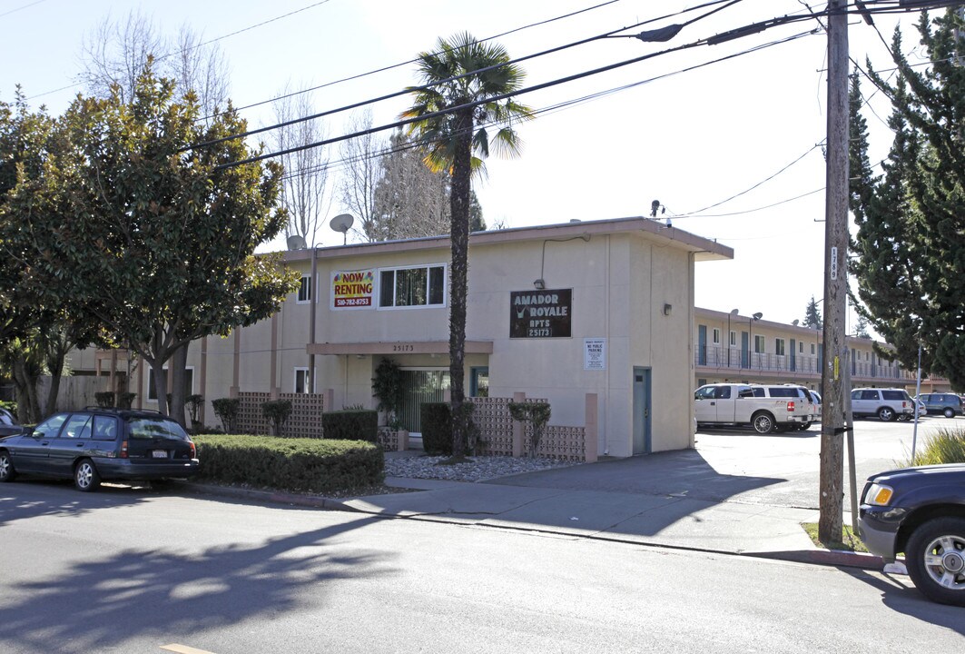 Amador Royale in Hayward, CA - Foto de edificio