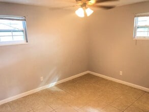 240 Lee Dr in Orange Park, FL - Building Photo - Building Photo