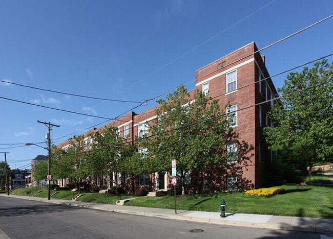 617 Hamlin St NE, Unit 03