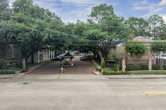 River Oaks Townhomes in Houston, TX - Foto de edificio - Building Photo