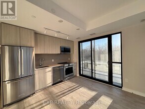 750 Whitlock Ave in Milton, ON - Building Photo - Building Photo