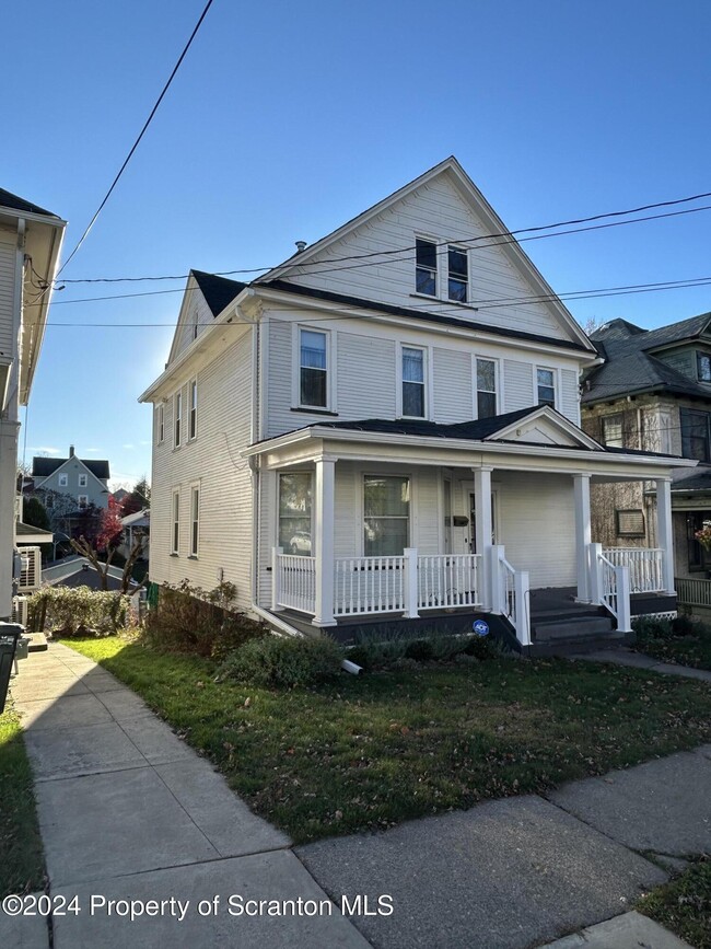 1108 Richmont St in Scranton, PA - Foto de edificio - Building Photo