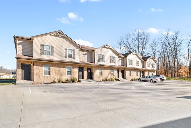 272 Smithson Ln in Clarksville, TN - Foto de edificio - Building Photo
