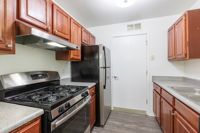 Canton Club Apartments - Canton, MI