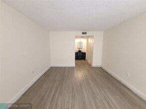 4334 NW 9th Ave-Unit -7-1C in Pompano Beach, FL - Building Photo - Building Photo