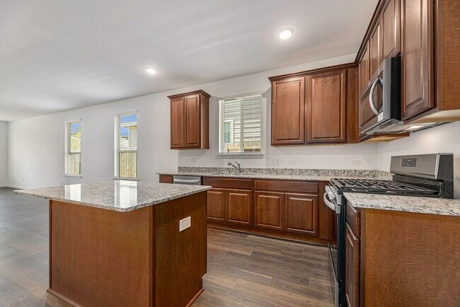 240 Seven Pnes Dr in Willis, TX - Building Photo - Building Photo