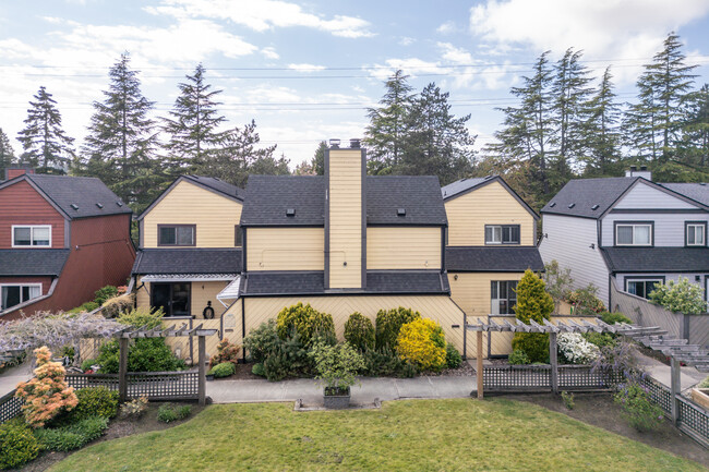 Sundail Villas in Delta, BC - Building Photo - Building Photo