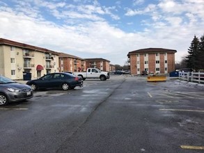 Islander Apartments in Blue Island, IL - Building Photo - Building Photo