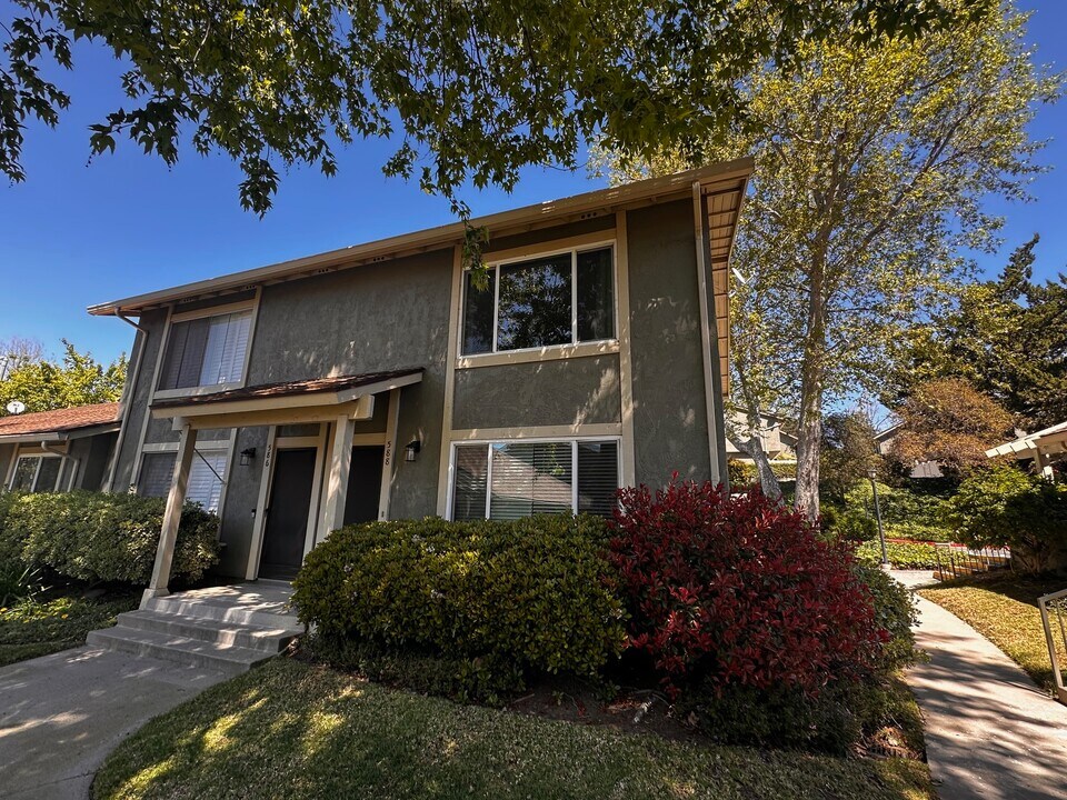 588 Rio Grande Cir in Thousand Oaks, CA - Building Photo