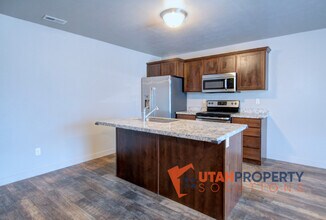14357 S Sherwell Ct in Herriman, UT - Building Photo - Building Photo
