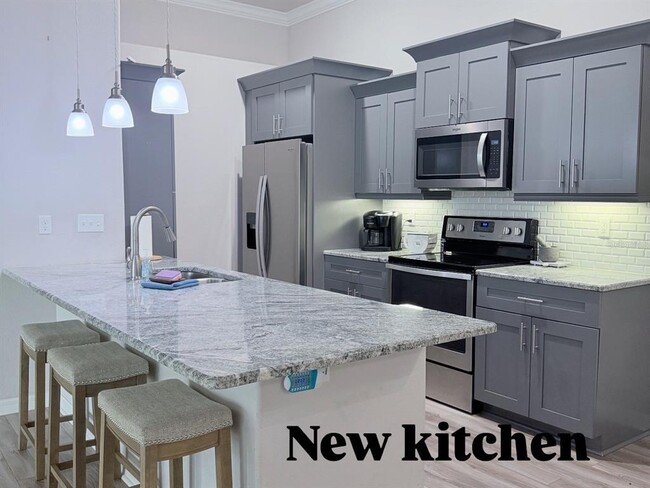 5111 Royal Palms Wy in New Port Richey, FL - Building Photo - Building Photo