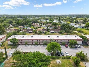 9220 SW 3rd St in Boca Raton, FL - Foto de edificio - Building Photo