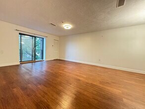 18 Buckley St, Unit 2 in Quincy, MA - Foto de edificio - Building Photo