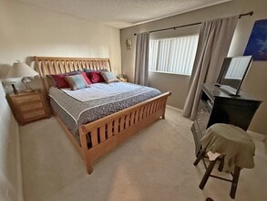 5000 Whitsett Ave in Los Angeles, CA - Foto de edificio - Building Photo