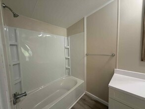 1236 N Oaklane Rd in Springfield, IL - Building Photo - Building Photo