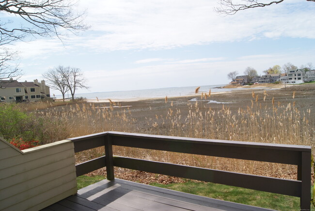136 Sandy Point Rd in Old Saybrook, CT - Building Photo - Building Photo