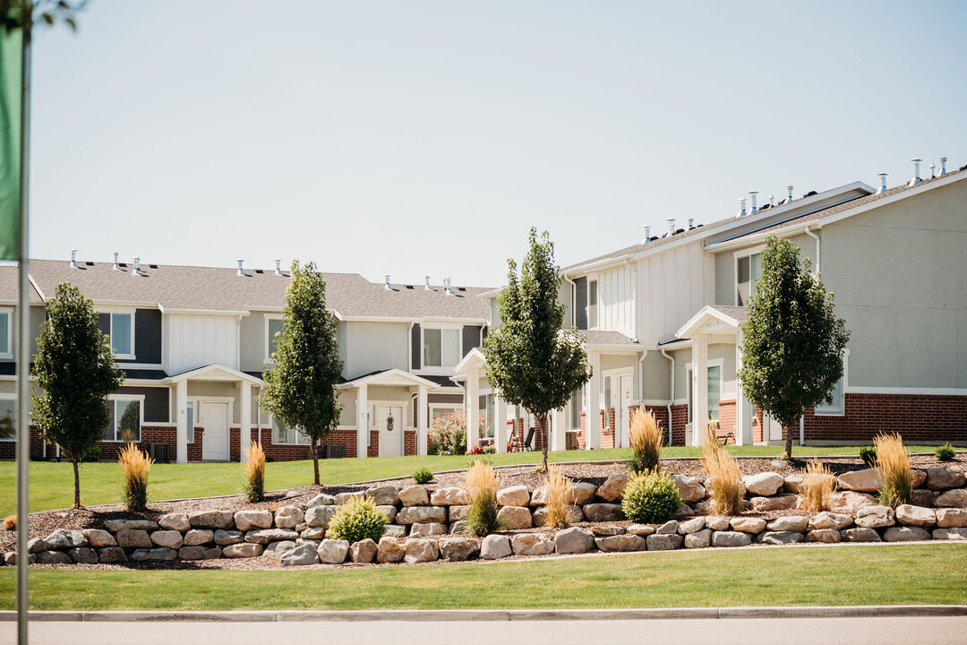 Haven Cove Townhomes in West Haven, UT - Building Photo